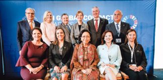 Eine neue Klasse von Unternehme(r)n SDG Pioneers 2018: Hinten (v.l.): J.L. Chaussade, A. Laugher, E. Lulin, Global Compact-Chefin L. Kingo, G. Welsh und K. Daoud. Vorne (v. l.): T. Szelest, D. Pieroni, M. Tilaar, E. An und H. Helmy