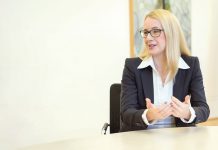 Auf zu neuen Märkten Margarete Schramböck, Bundesministerin für Digitalisierung und Wirtschaftsstandort