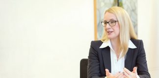 Auf zu neuen Märkten Margarete Schramböck, Bundesministerin für Digitalisierung und Wirtschaftsstandort