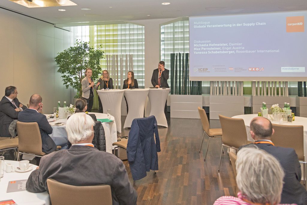 Diskussionsrunde mit Michaela Hofmeister (Daimler), Vanessa Schabetsberger (Rosenbauer) und Max Pernsteiner (ENGEL Austria) beim corporAID Multilogue: Globale Verantwortung in der Supply Chain (08. Mai 2019).