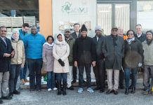 Gemeinsam in neue Märkte Äthiopische Delegation beim winterlichen Besuch der Altstoffsammelstelle in Wels