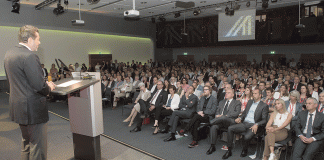 Es geht noch mehr Exporttag 2019: Wirtschaftskammerpräsident Harald Mahrer heißt rund 3.000 Interessierte willkommen.