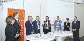 The Wider Circle Sophie Langer-Hansel (ICEP), Thomas Greigeritsch (Constantia Flexibles), Manfred Tacker (FH Campus Wien), Manfred Hackl (EREMA), Angelika Guldt (Lenzing), Arnoud Walrecht (KPMG), Dorothea Wiplinger (Borealis), Bernhard Heneis (OMV) beim corporAID Multilogue: The Wider Circle am 12. September 2019 in Wien