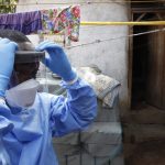 Hilfspakete für ärmere Staaten Viele afrikanische Staaten haben nach der Ebola-Epidemie bereits Erfahrung in der Eindämmung von hochansteckenden Krankheiten. © Dominic Chavez/World Bank