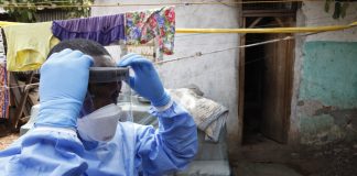 Hilfspakete für ärmere Staaten Viele afrikanische Staaten haben nach der Ebola-Epidemie bereits Erfahrung in der Eindämmung von hochansteckenden Krankheiten. © Dominic Chavez/World Bank