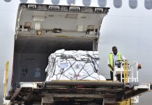 Covax: Im Stich gelassen? Die erste Covax-Lieferung erreicht Malawi.