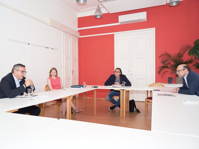 Dreier_Gespräch-Gruppenbild