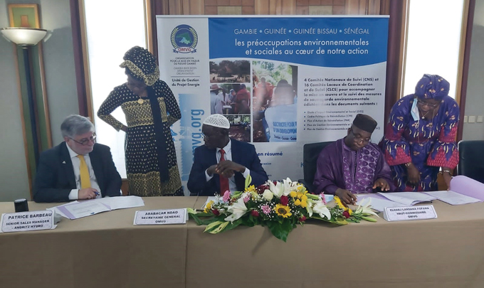 Vertragsunterzeichnung Andritz rüstet das neue Sambangalou-Wasserkraftwerk mit elektromechanischer Ausrüstung aus.