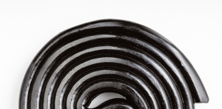 Lakritz: Ein Rohstoff, der die Welt entzweit Lakritzschnecke